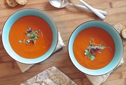 Sopa de melancia com frango