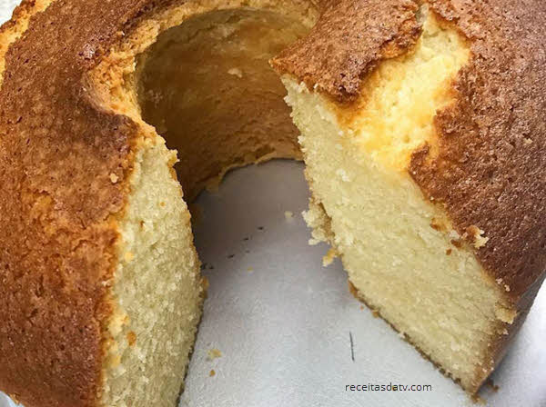 Bolo de casca de abacaxi