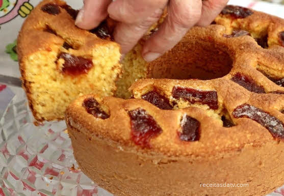 Receita da tv bolo de milho com goiabada em cubos